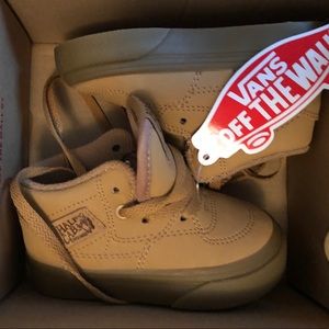 NWT Vans half cabs size 4
